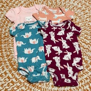 Carter onesie set “BUNDLE 4+ FOR FREE SHIPPING”